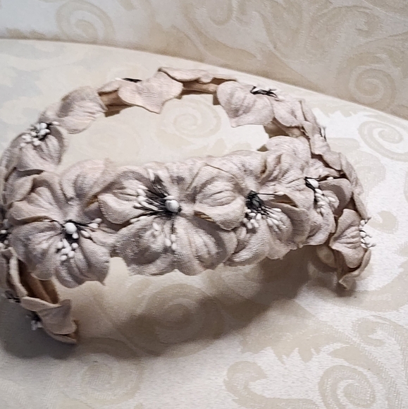 VINTAGE Cream Beige Floral Hair Fascinator – Old Hollywood Glam Collectible main image 2